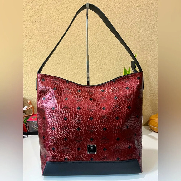 MCM Metallic Hobo - Picture 1 of 11